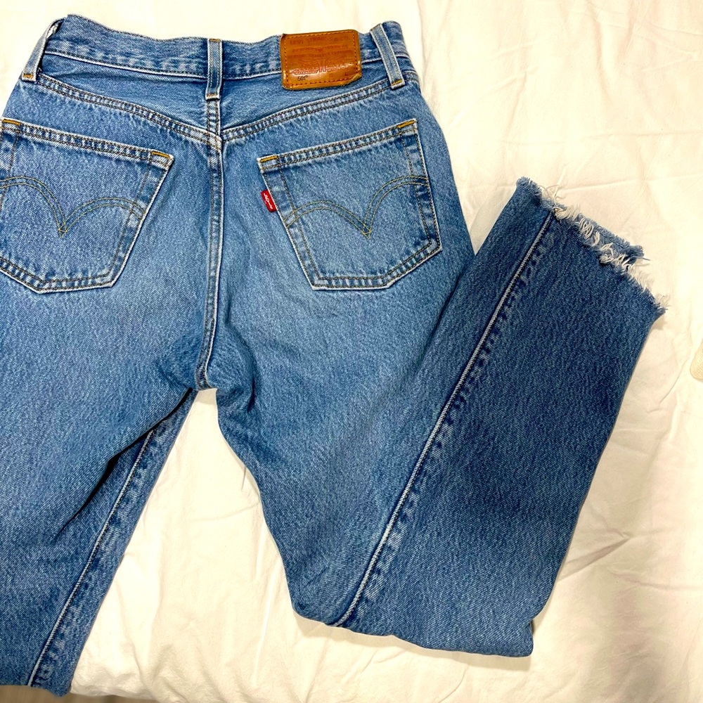 RARE capital E Levi Cropped Jeans. Size 0/24